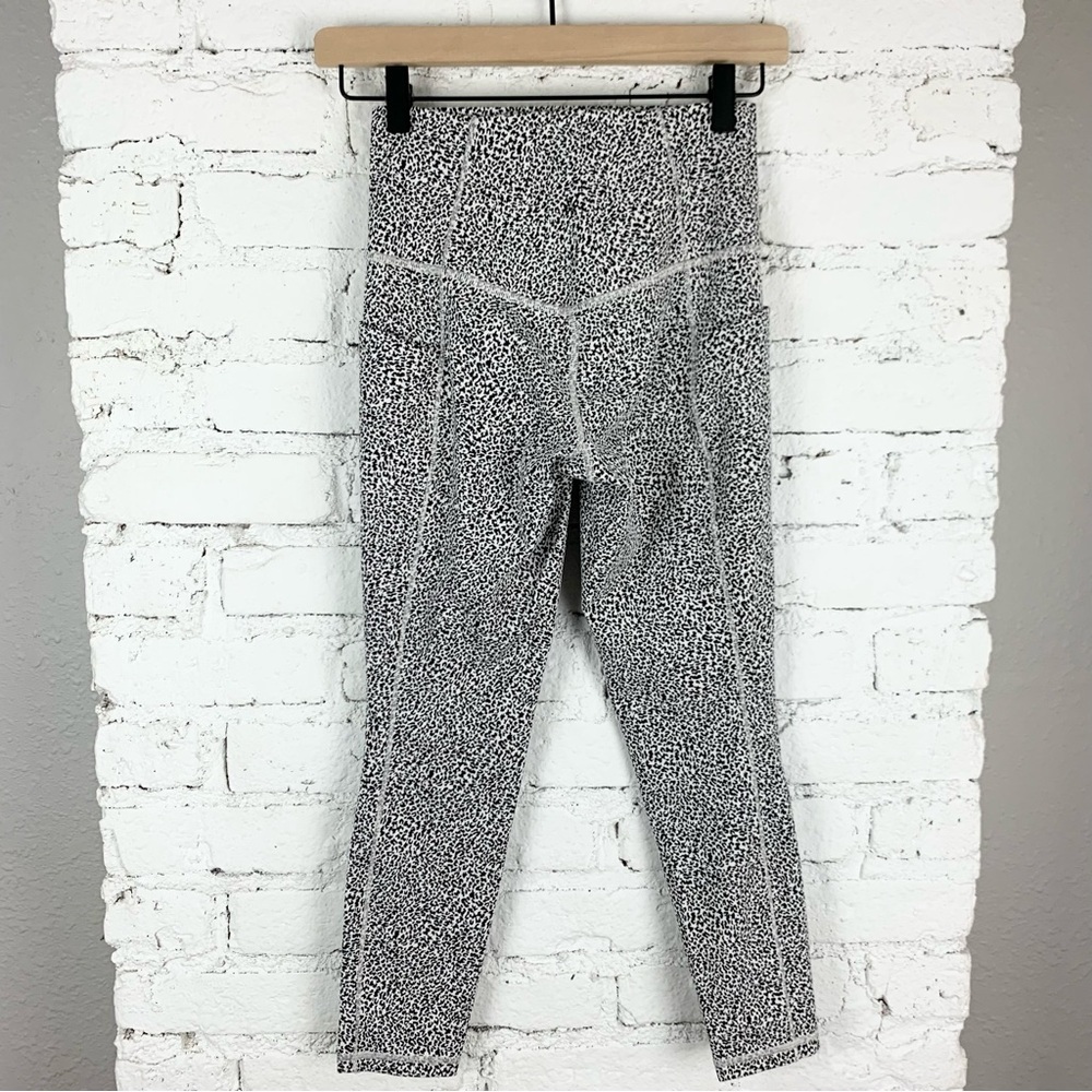 Athleta Salutation Stash Textured Tights Leggings Black White Leopard Animal XS - Picture 6 of 13